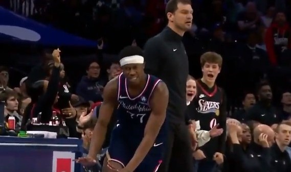 kaiyun体育网-大心脏！埃奇库姆读秒后仰中投压哨命中 几乎杀死比赛！